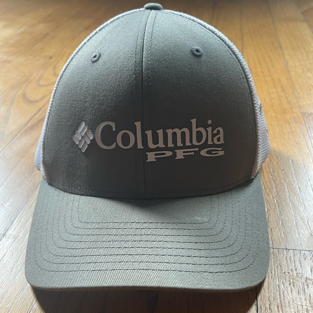 Columbia PFG fishing hat. S/M